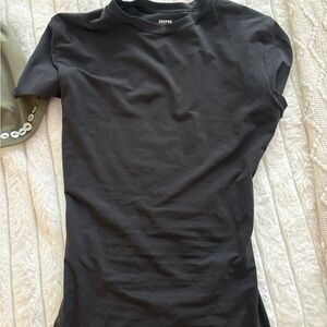 Skims Fit Black Crew Neck Tee